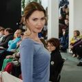Simone im Schlafanzug im Profil