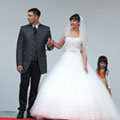 Weddingplanerin, Moderatorin, Brautpaar und Blumenkinder