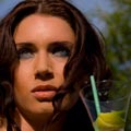 Simone mit Cocktail im Palmengarten